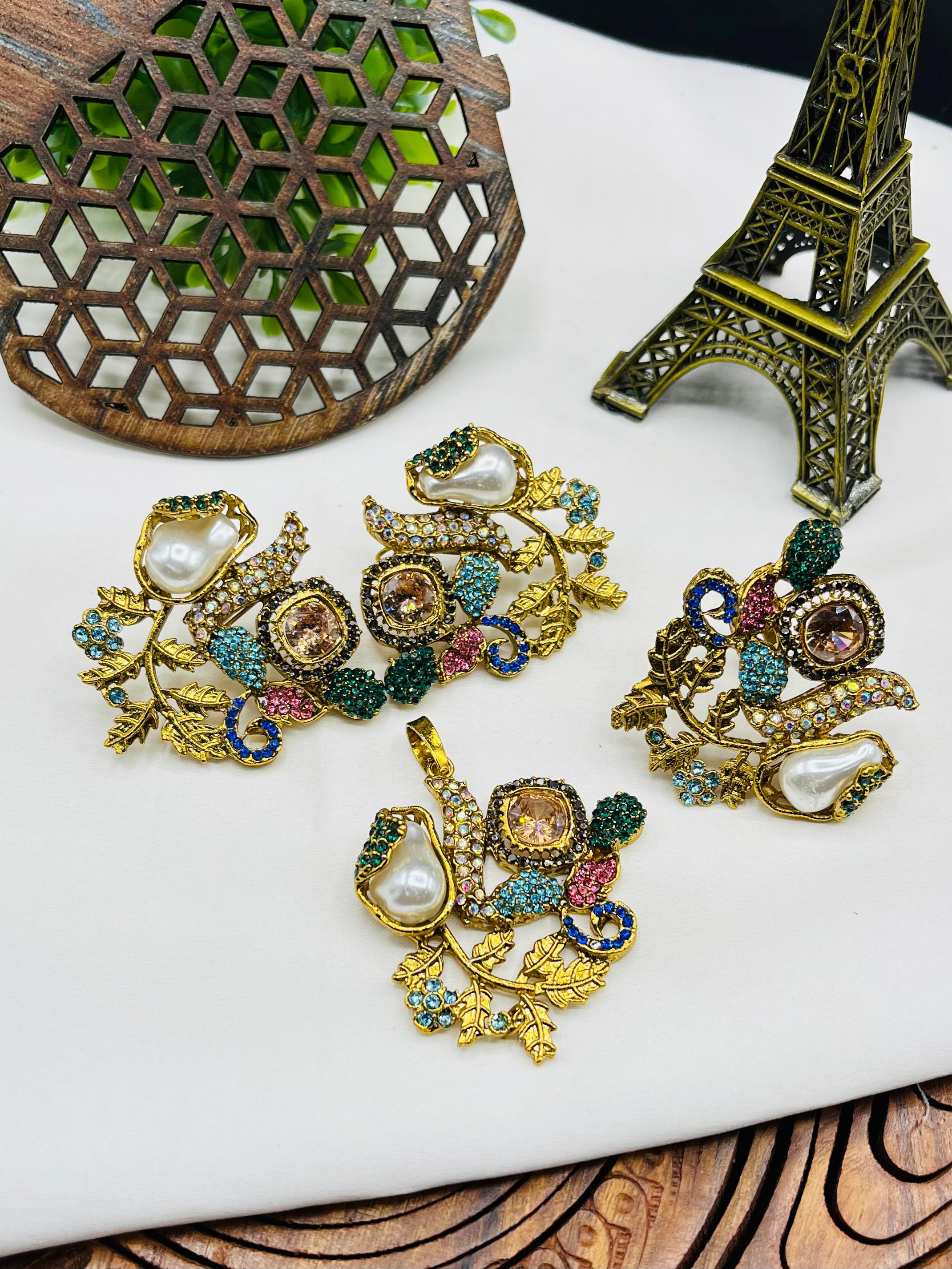 Antique Golden Bloom Pearl Set – Vintage Charm Necklace & Earrings