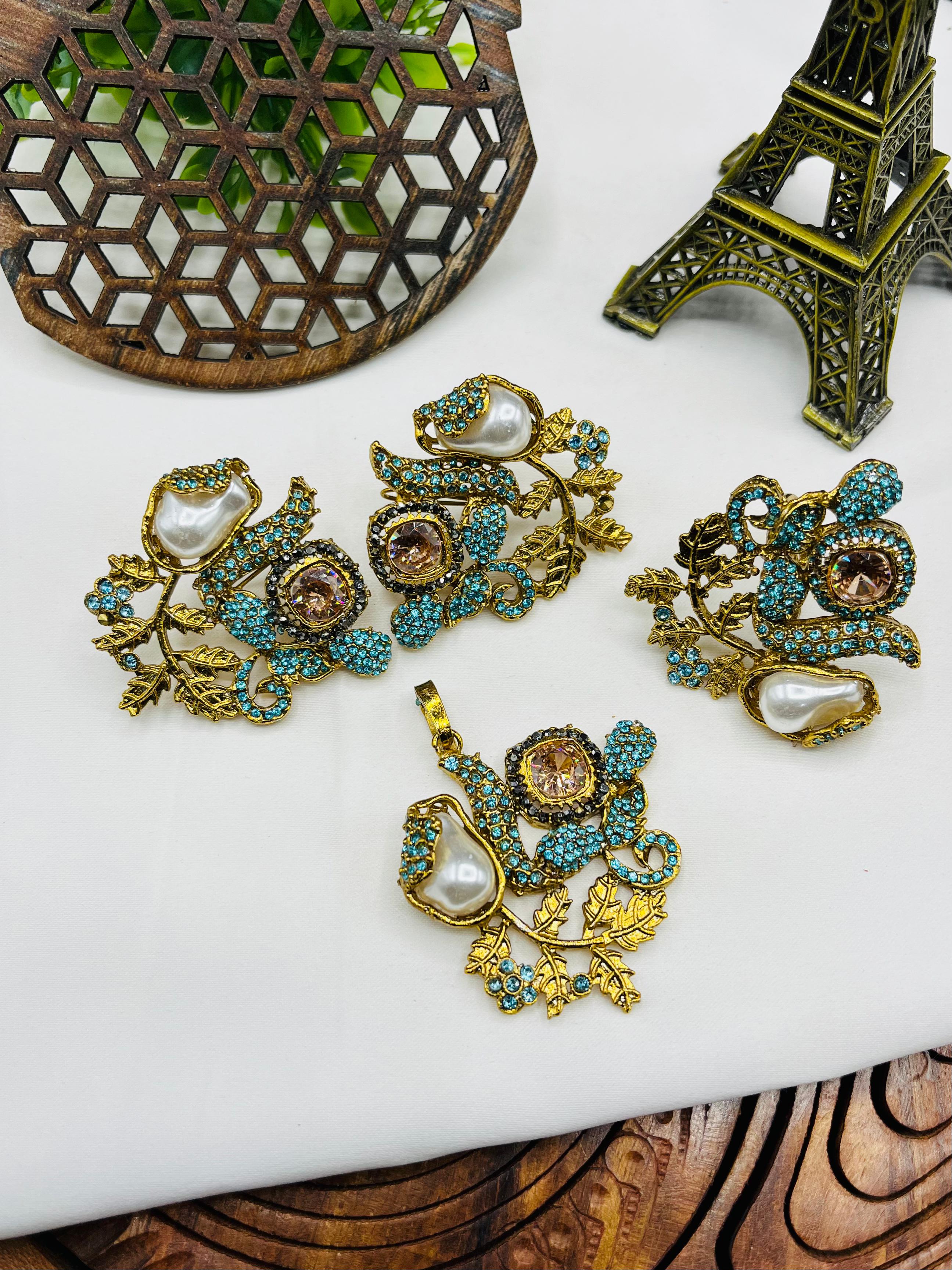 Antique Golden Bloom Pearl Set – Vintage Charm Necklace & Earrings