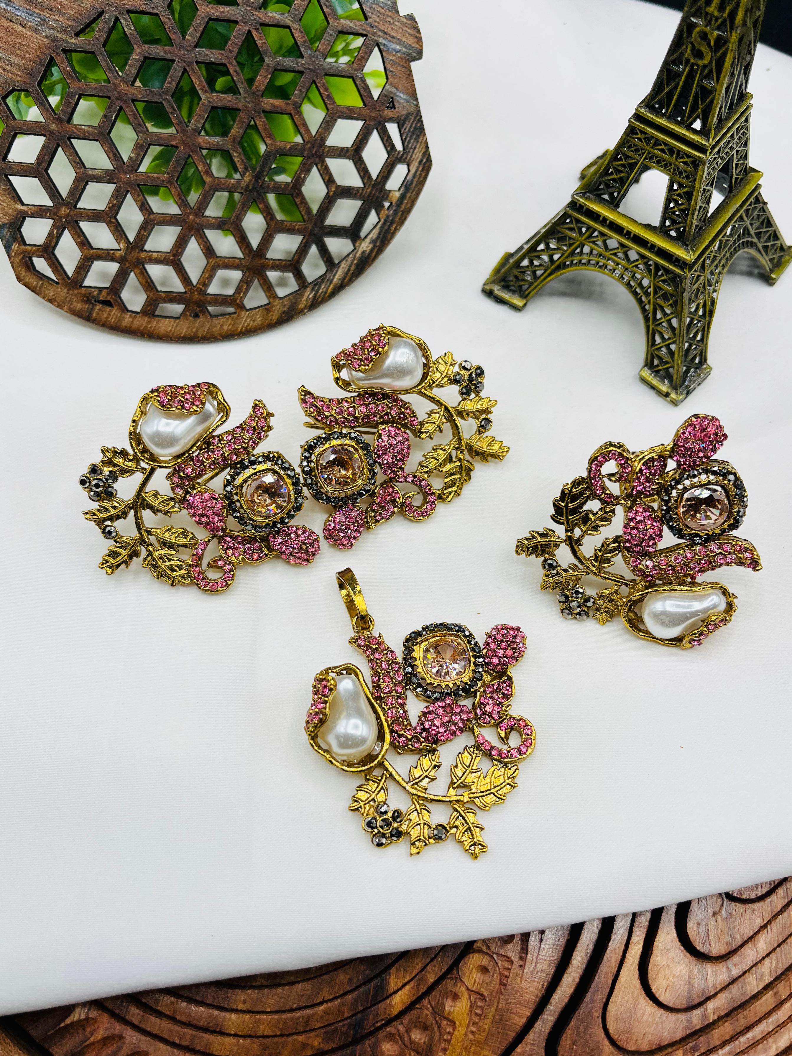 Antique Golden Bloom Pearl Set – Vintage Charm Necklace & Earrings